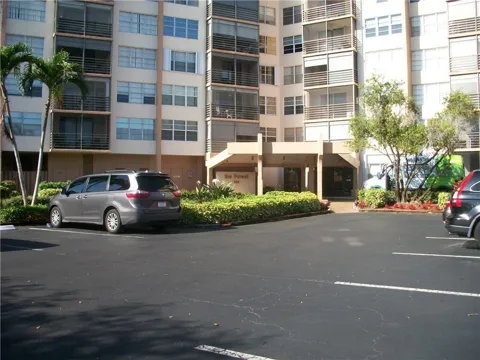 900 SAINT CHARLES PLACE #311