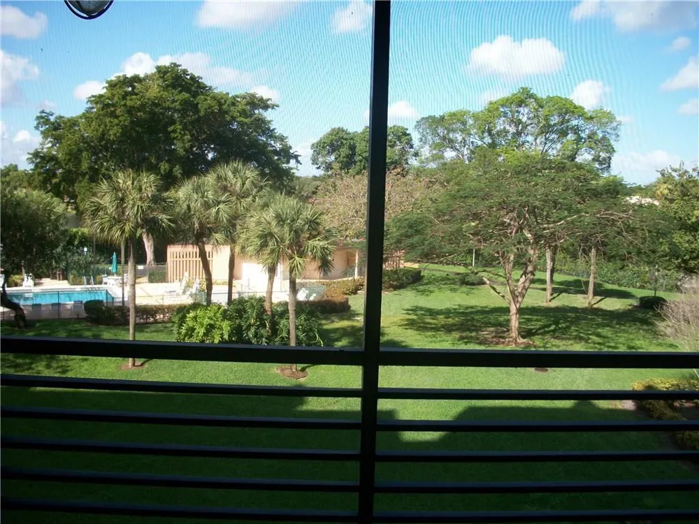 900 SAINT CHARLES PLACE #311 Pembroke Pines, FL 33026