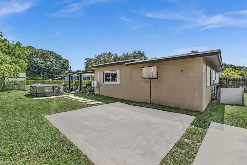 721 FAIRWAY DRIVE Plantation, FL 33317