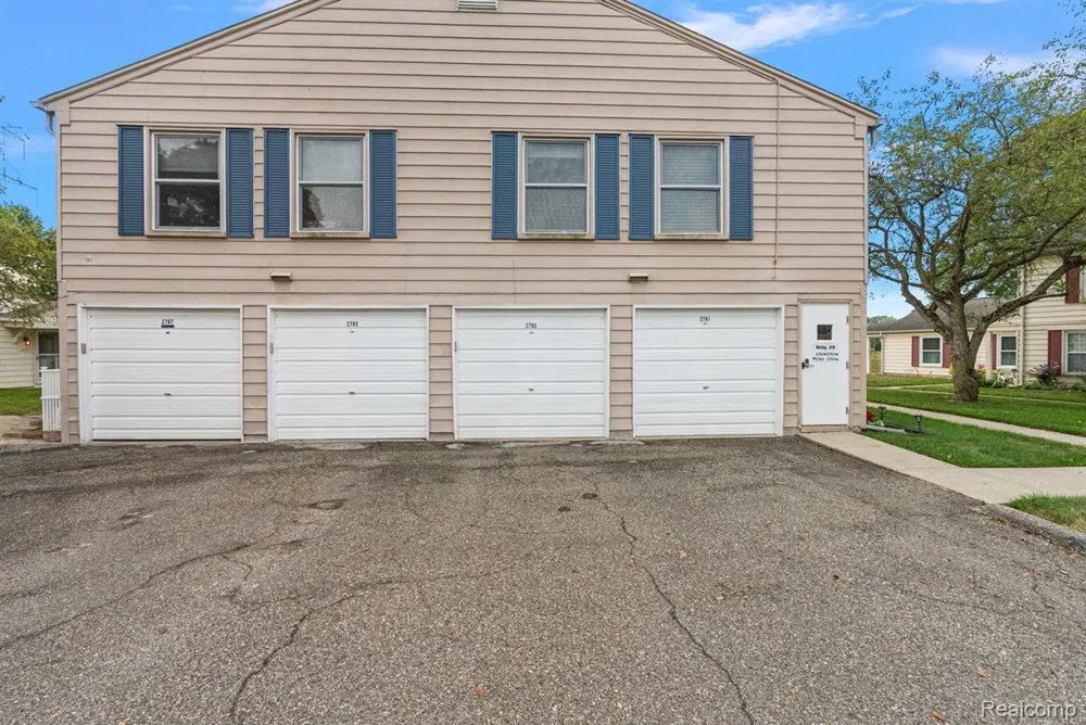 2763 Fox Hollow Court Orion Charter Township, MI 48360