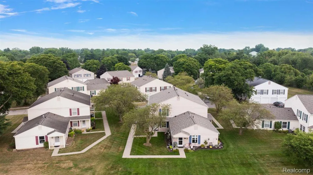 2763 Fox Hollow Court Orion Charter Township, MI 48360