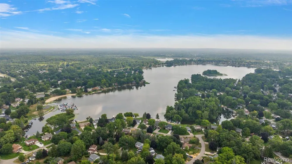 2763 Fox Hollow Court Orion Charter Township, MI 48360