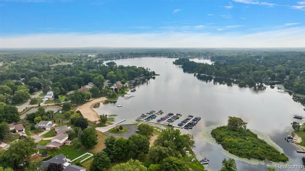 2763 Fox Hollow Court Orion Charter Township, MI 48360