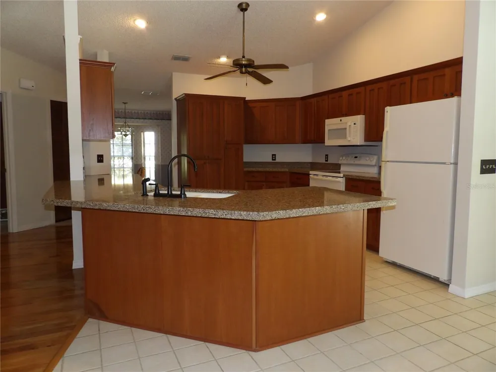 6282 FORESTWOOD DRIVE E Lakeland, FL 33811