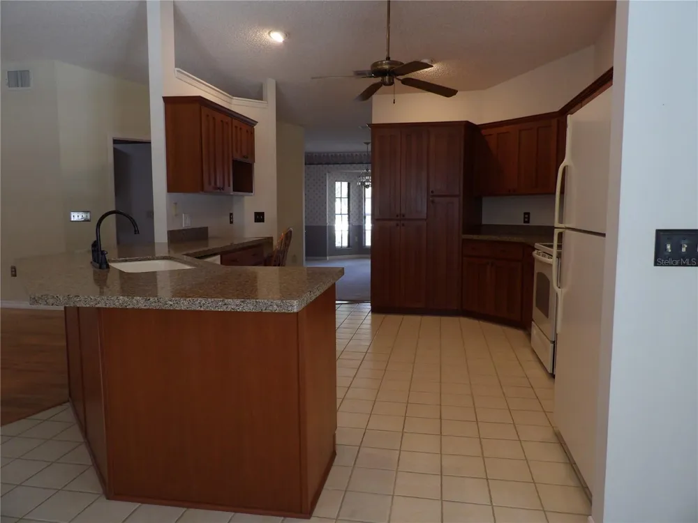 6282 FORESTWOOD DRIVE E Lakeland, FL 33811