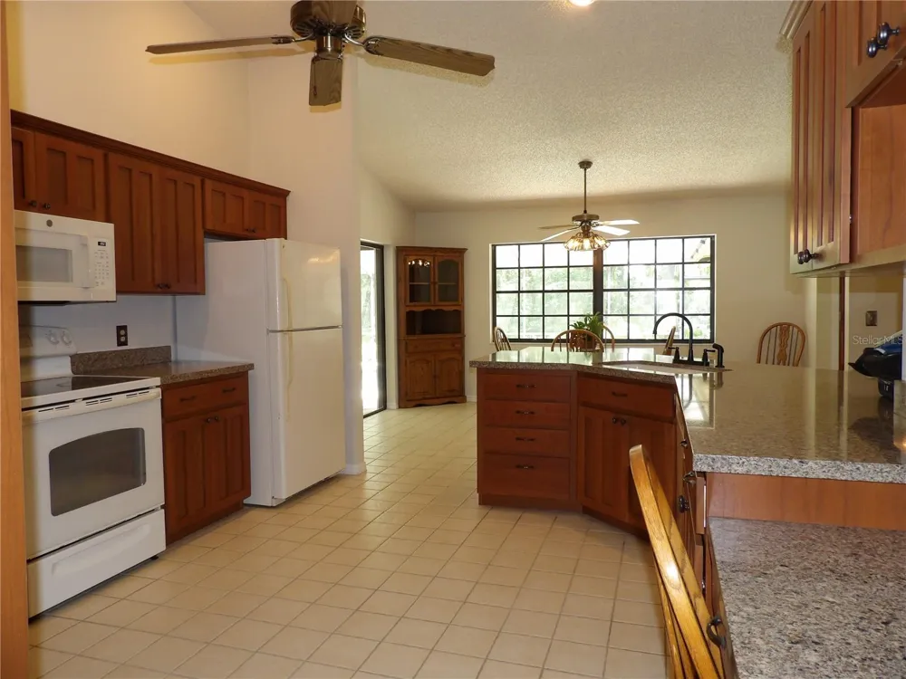 6282 FORESTWOOD DRIVE E Lakeland, FL 33811