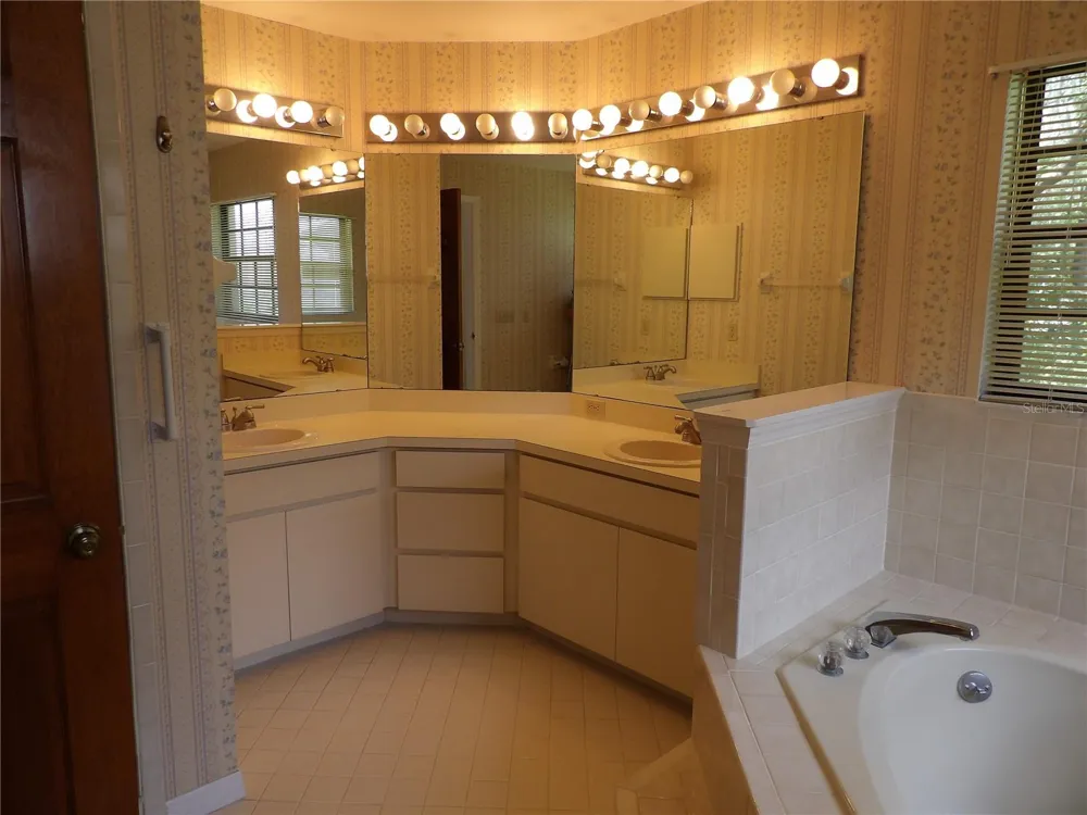 6282 FORESTWOOD DRIVE E Lakeland, FL 33811