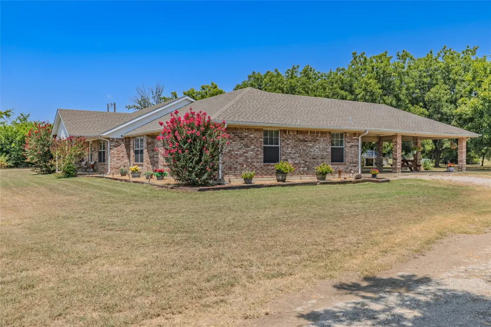 4886 White Rock Lone Oak, TX 75453