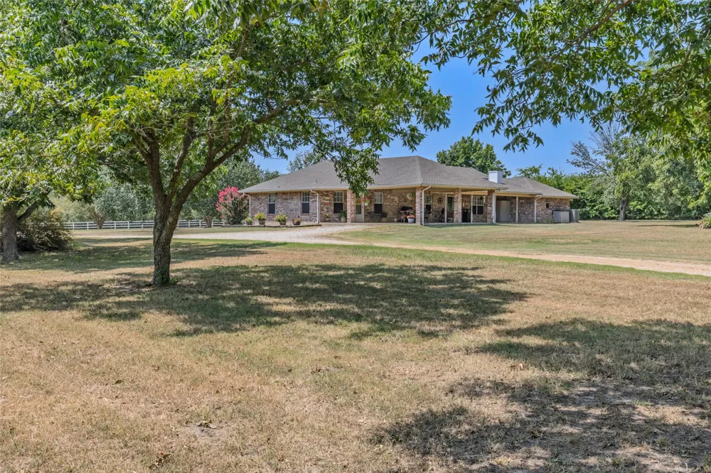 4886 White Rock Lone Oak, TX 75453