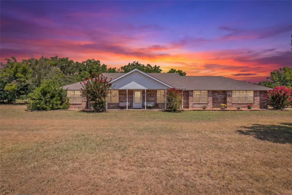 4886 White Rock Lone Oak, TX 75453