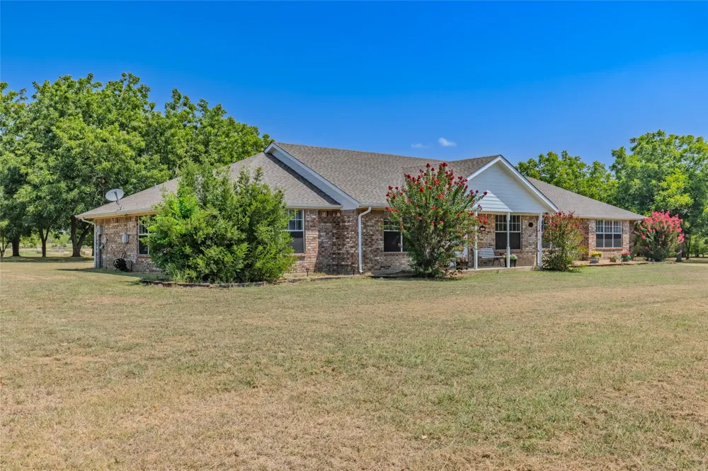 4886 White Rock Lone Oak, TX 75453