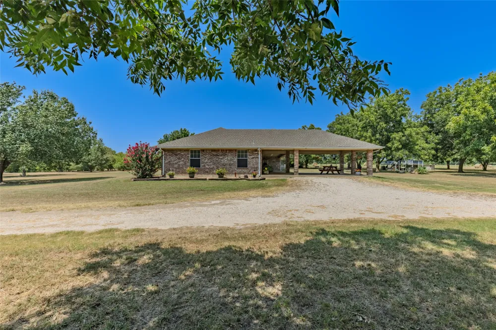 4886 White Rock Lone Oak, TX 75453