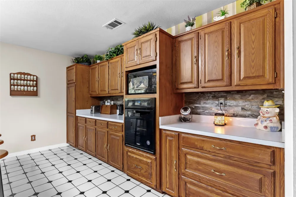 4886 White Rock Lone Oak, TX 75453