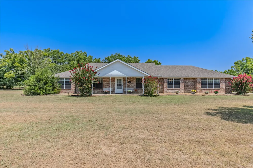 4886 White Rock Lone Oak, TX 75453
