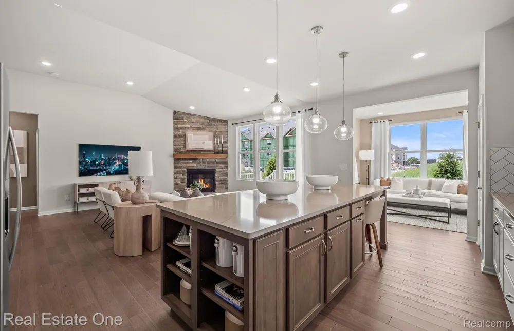 55769 Oak Pointe Drive Shelby Charter Township, MI 48315
