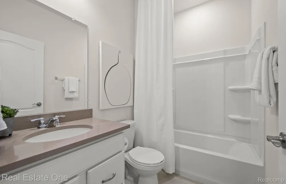 55769 Oak Pointe Drive Shelby Charter Township, MI 48315