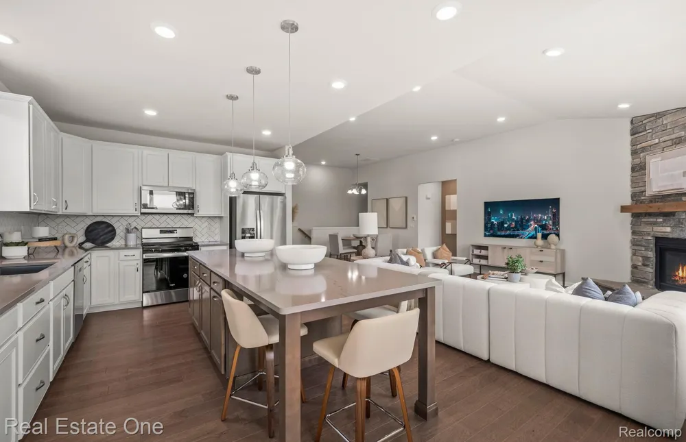 55769 Oak Pointe Drive Shelby Charter Township, MI 48315