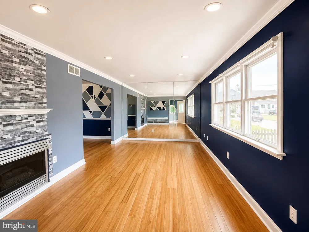 2017 CHESTNUT STREET Holmes, PA 19043