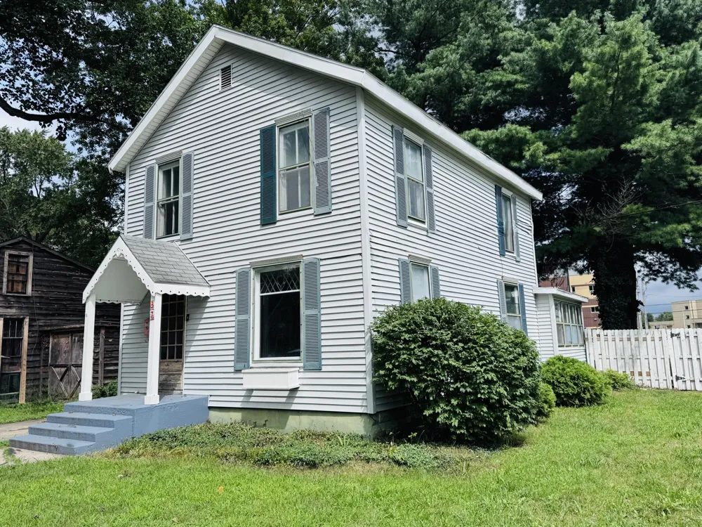 37 Lincoln Avenue Niles City, MI 49120