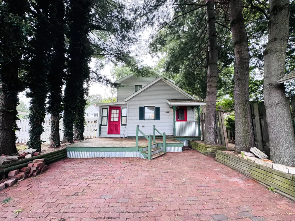 37 Lincoln Avenue Niles City, MI 49120