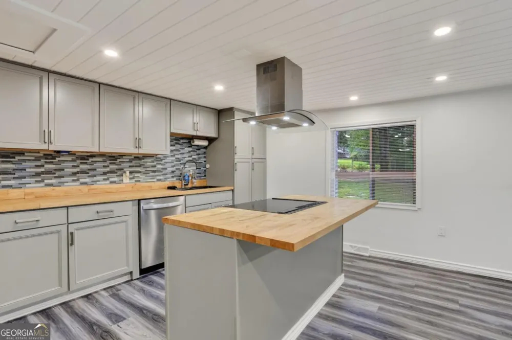 1374 Shangrila CIR Riverdale, GA 30296