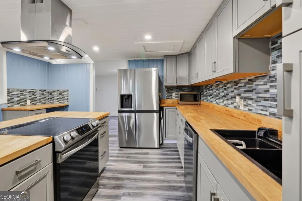 1374 Shangrila CIR Riverdale, GA 30296