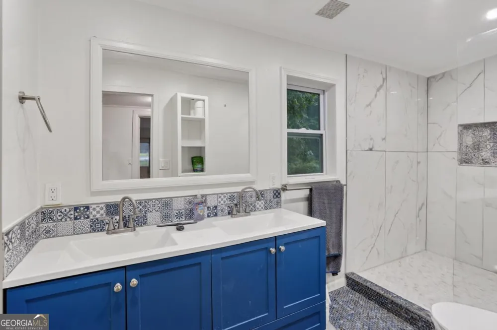 1374 Shangrila CIR Riverdale, GA 30296
