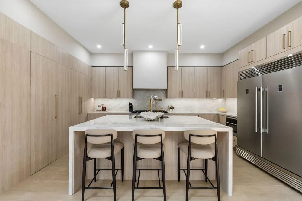 10 S Briar Hollow Lane #15 Houston, TX 77027