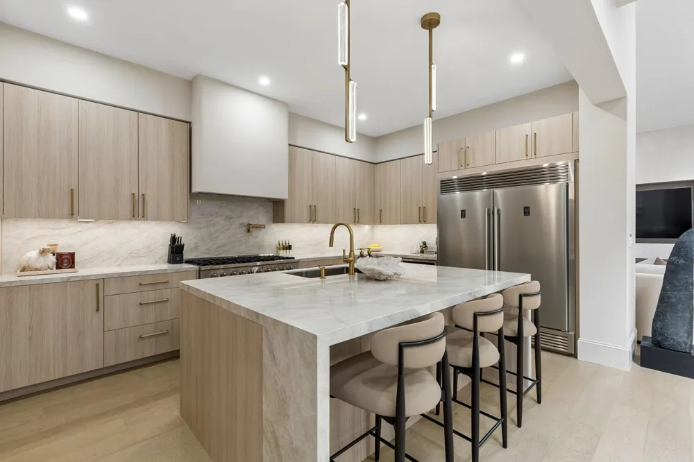 10 S Briar Hollow Lane #15 Houston, TX 77027
