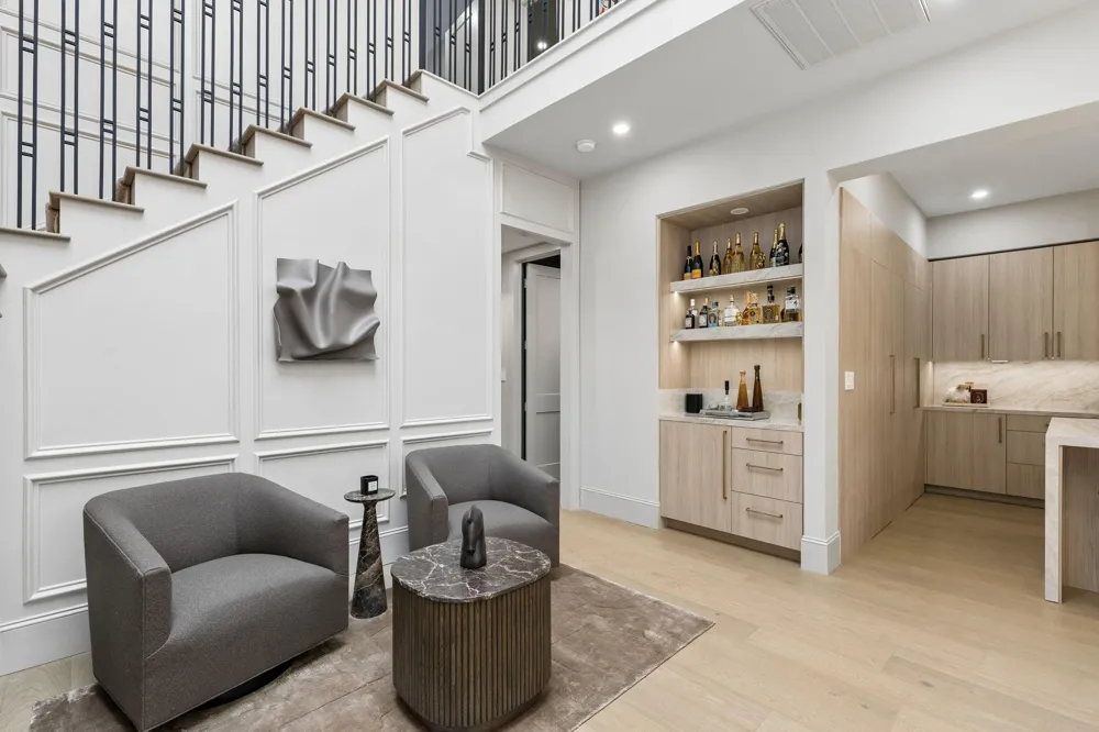 10 S Briar Hollow Lane #15 Houston, TX 77027