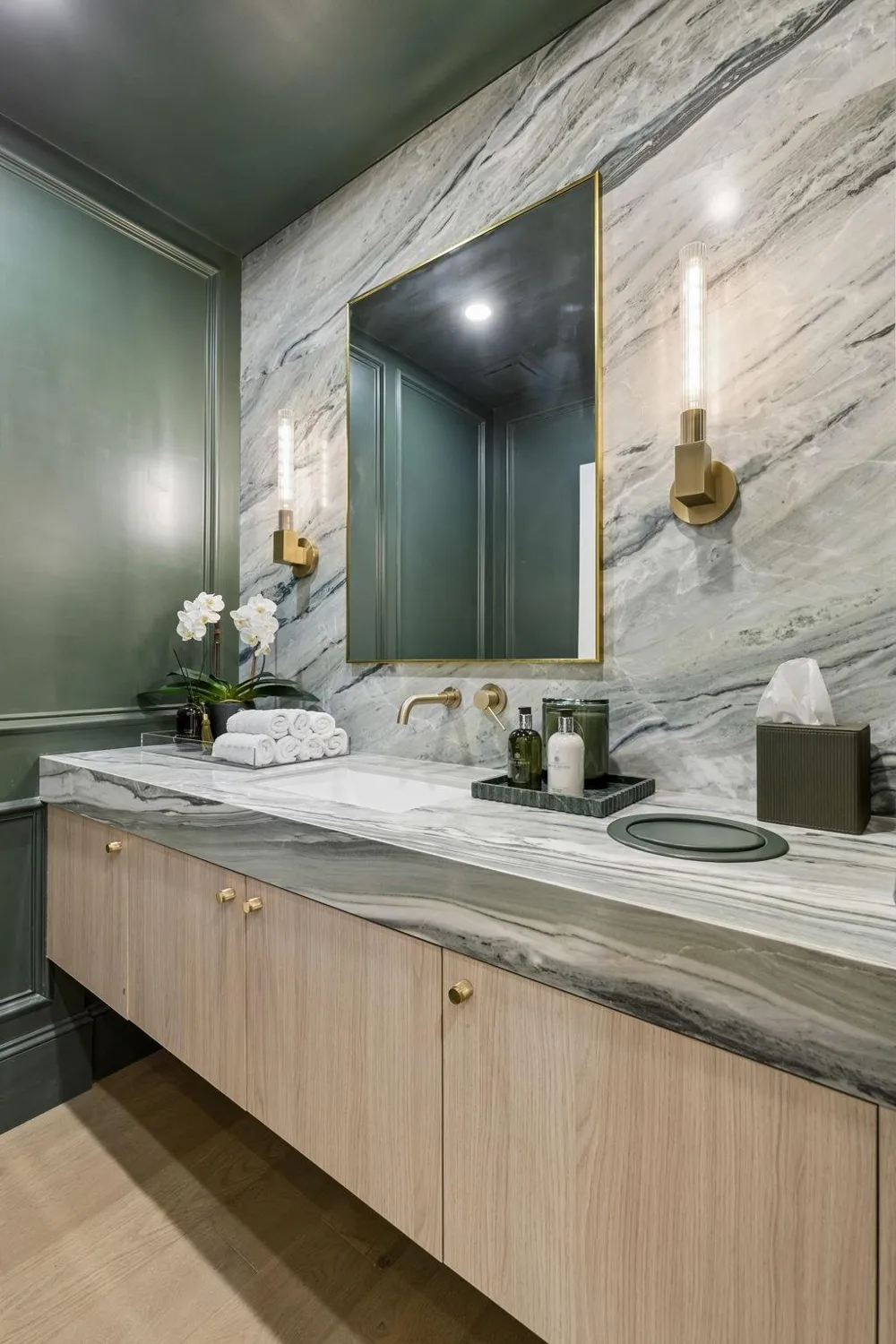 10 S Briar Hollow Lane #15 Houston, TX 77027