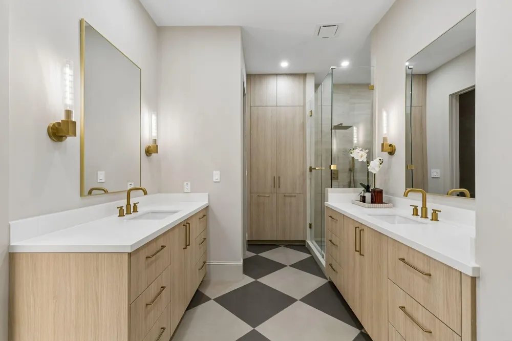 10 S Briar Hollow Lane #15 Houston, TX 77027