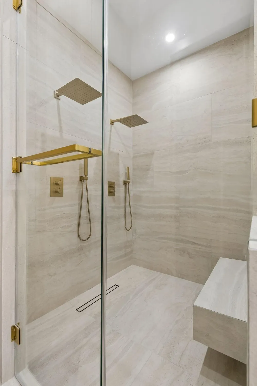10 S Briar Hollow Lane #15 Houston, TX 77027