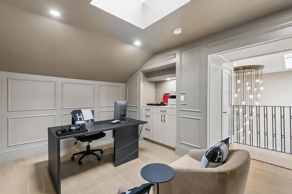 10 S Briar Hollow Lane #15 Houston, TX 77027