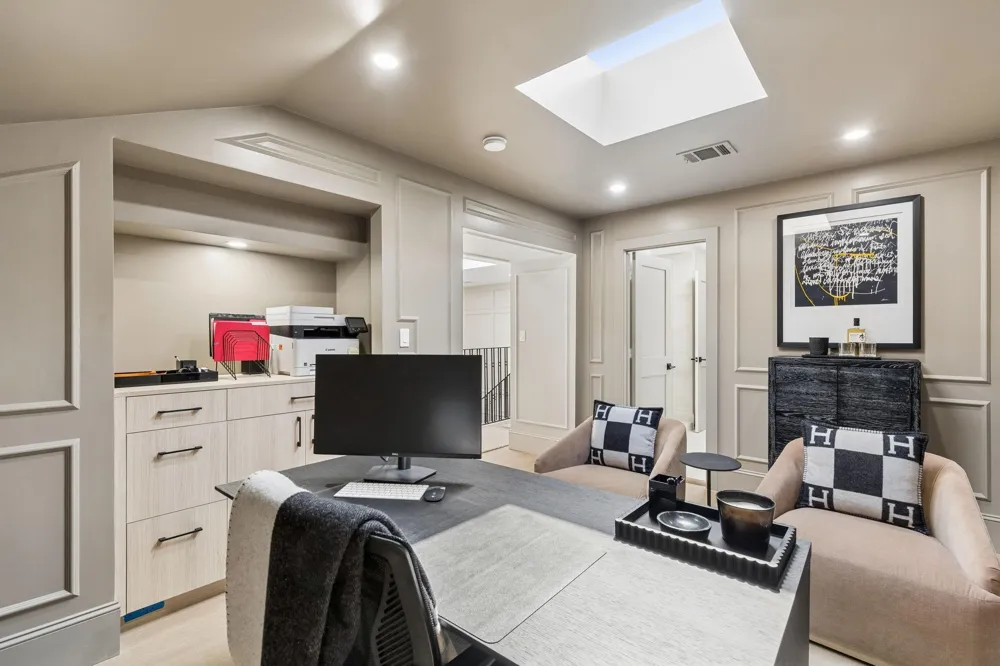 10 S Briar Hollow Lane #15 Houston, TX 77027