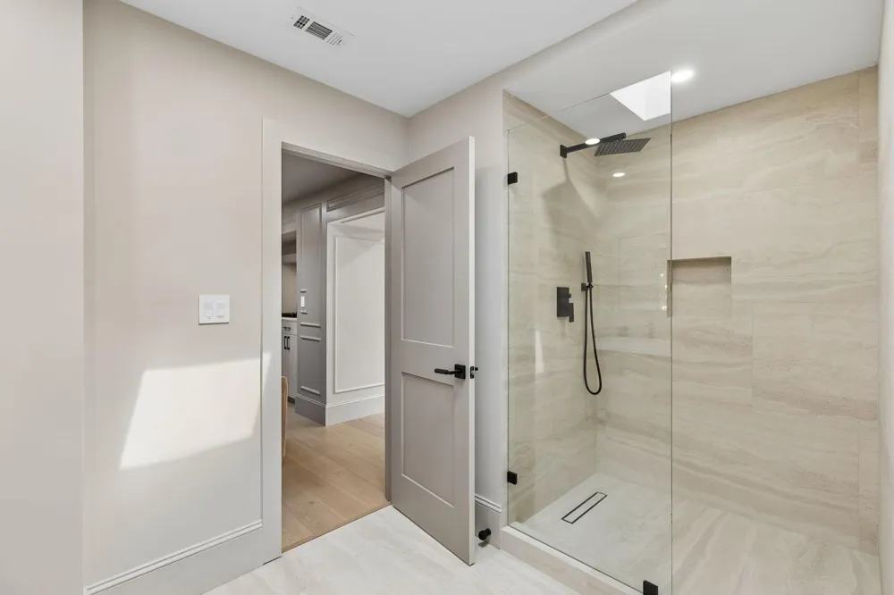 10 S Briar Hollow Lane #15 Houston, TX 77027