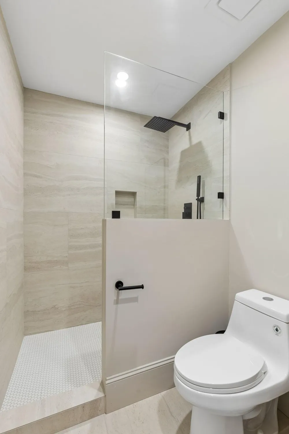 10 S Briar Hollow Lane #15 Houston, TX 77027