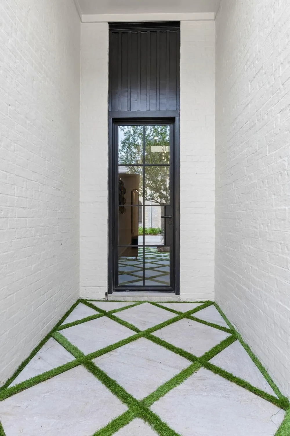10 S Briar Hollow Lane #15 Houston, TX 77027