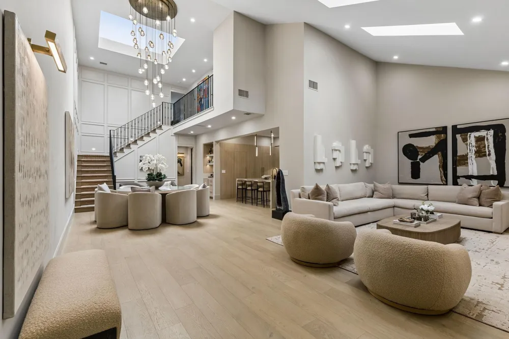 10 S Briar Hollow Lane #15 Houston, TX 77027