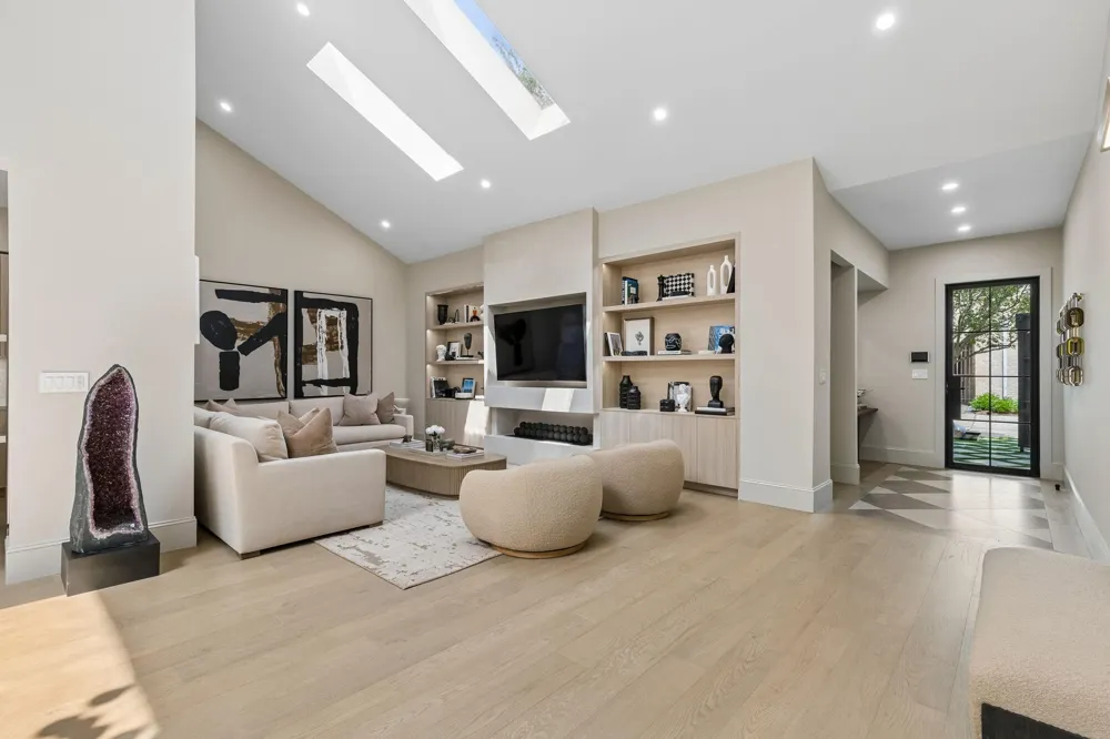 10 S Briar Hollow Lane #15 Houston, TX 77027