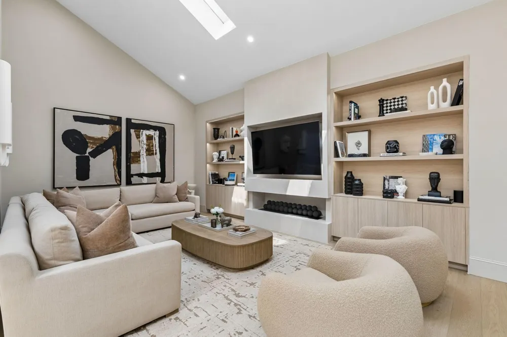 10 S Briar Hollow Lane #15 Houston, TX 77027