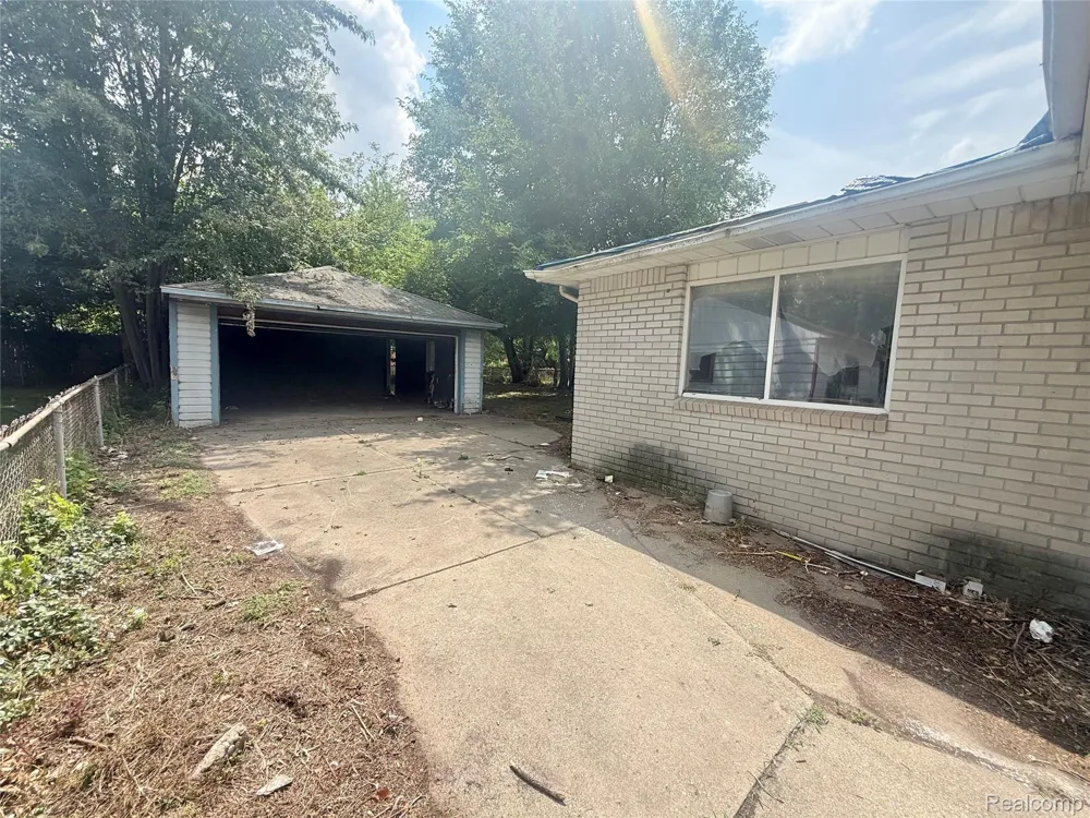 24645 McDonald Street Dearborn Heights City, MI 48125