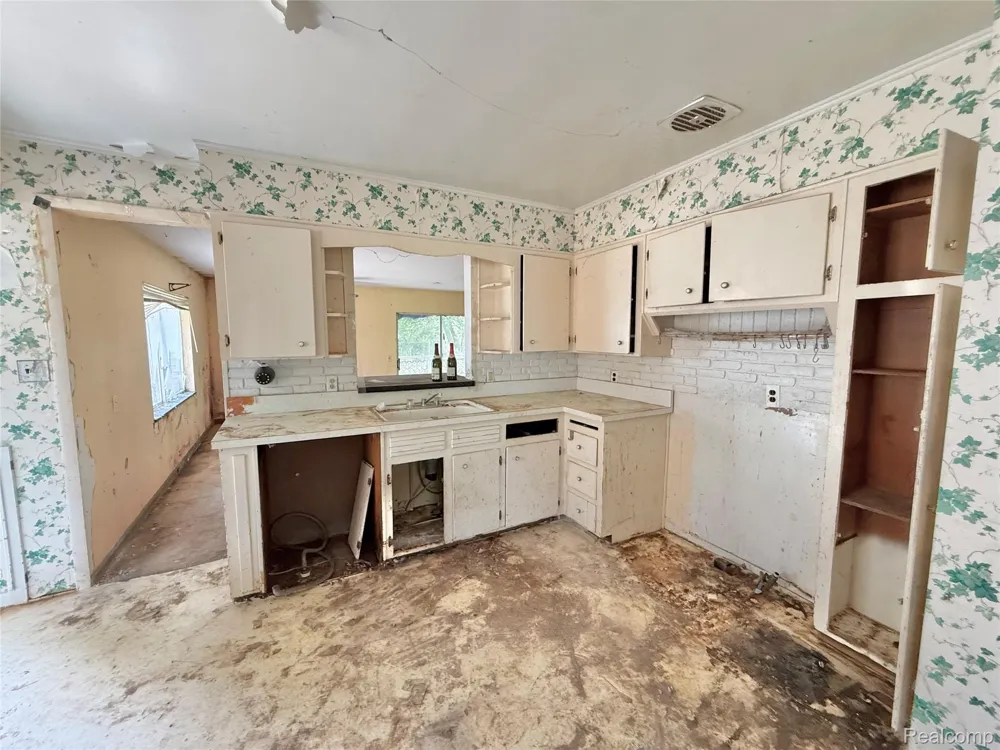 24645 McDonald Street Dearborn Heights City, MI 48125