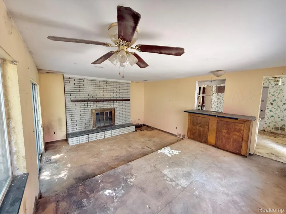 24645 McDonald Street Dearborn Heights City, MI 48125