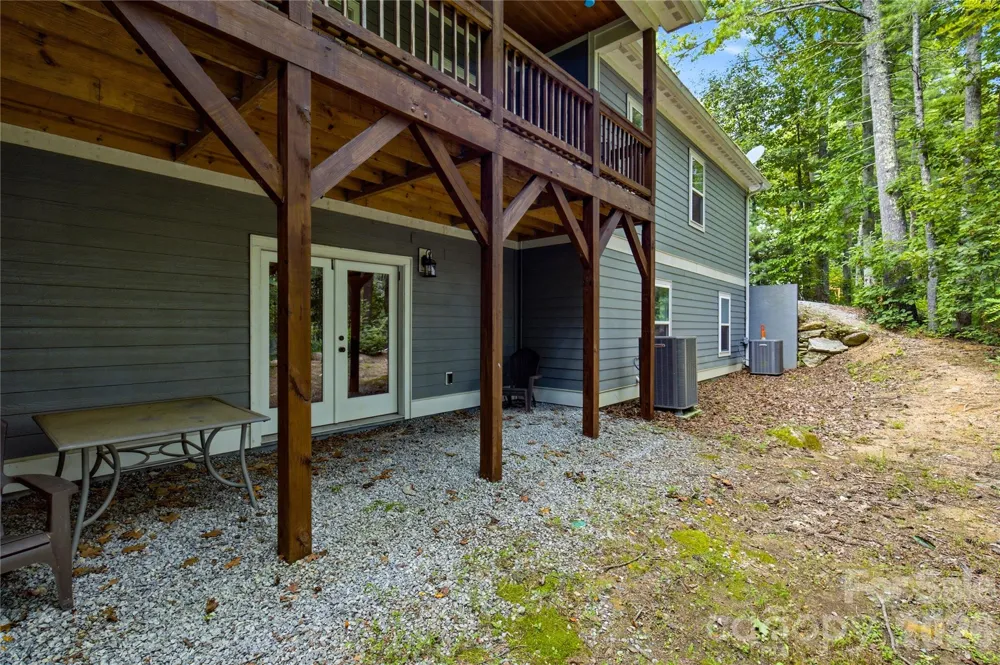 72 Summer Shade Court Hendersonville, NC 28792