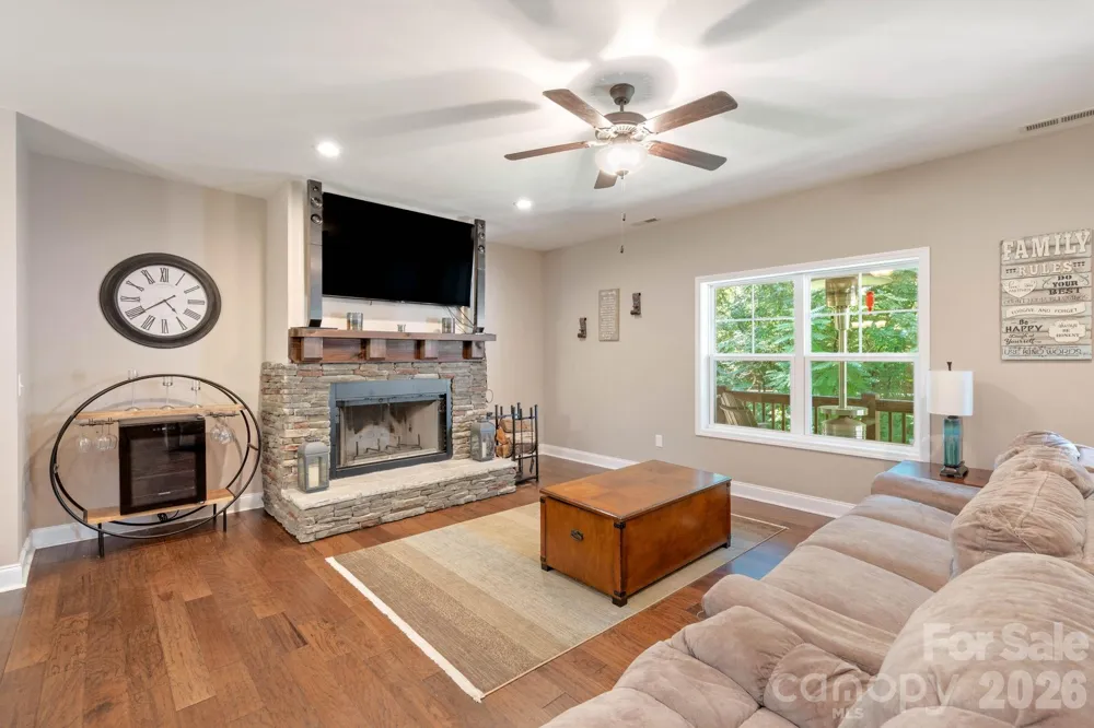 72 Summer Shade Court Hendersonville, NC 28792