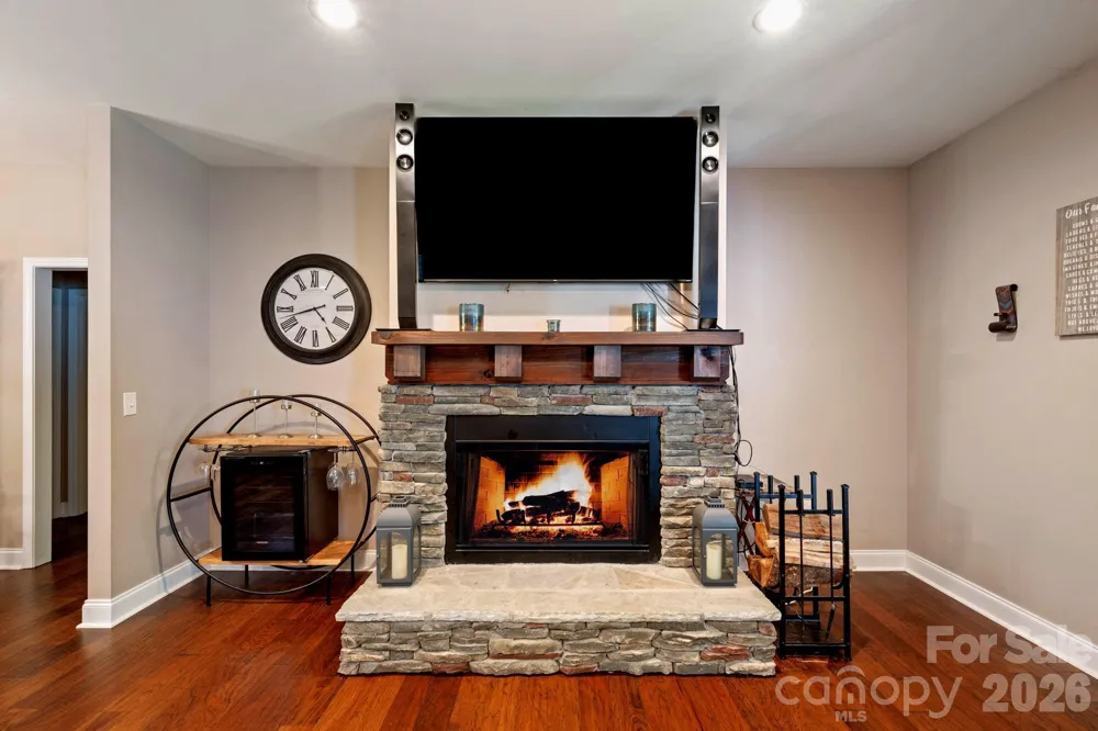 72 Summer Shade Court Hendersonville, NC 28792