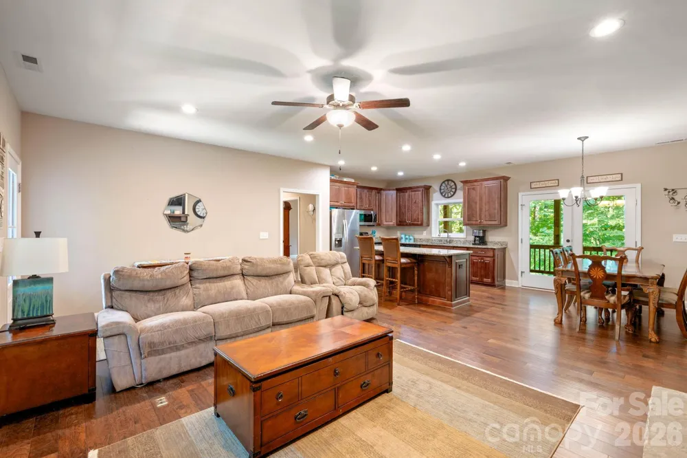 72 Summer Shade Court Hendersonville, NC 28792