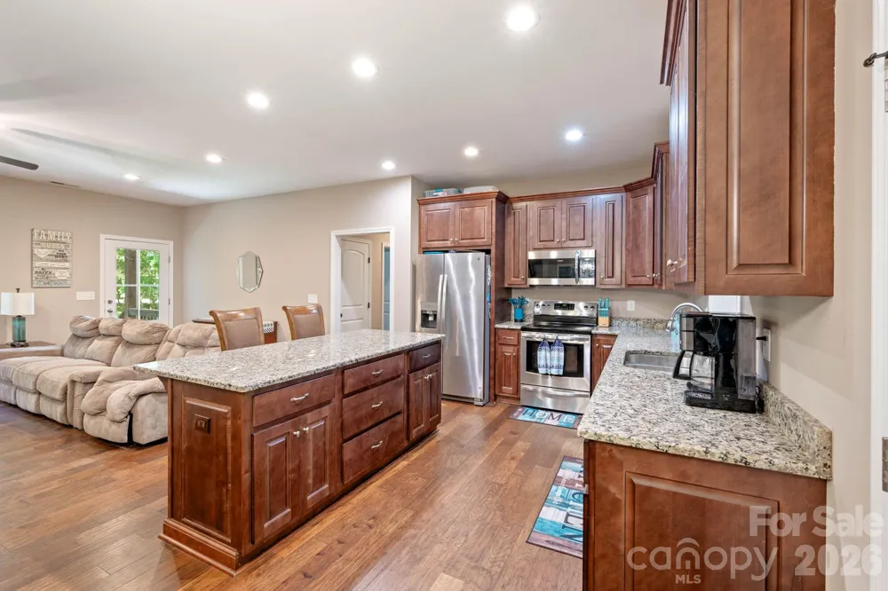 72 Summer Shade Court Hendersonville, NC 28792