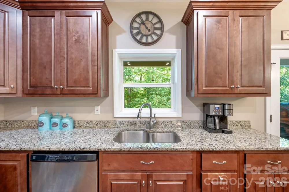 72 Summer Shade Court Hendersonville, NC 28792